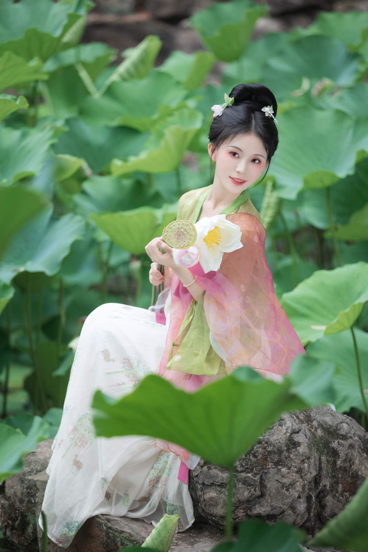 [YITUYU艺图语]2025.04.02 莲舟谣 许尽欢～