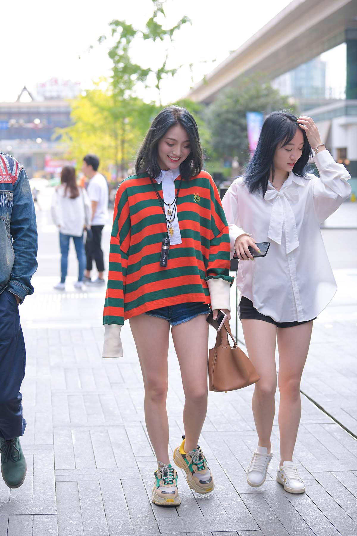 精选街拍作品 NO.4233 甜美青春牛仔短裤