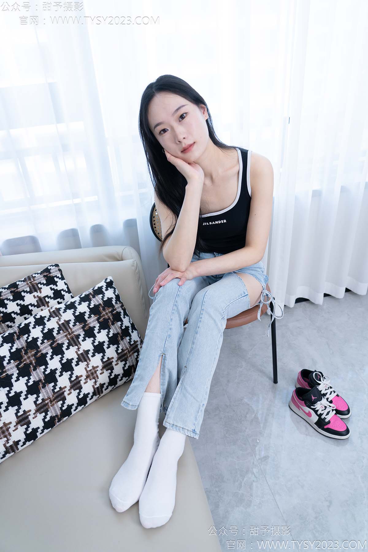 甜予摄影 NO.181 小容-板鞋、白棉袜、裸足 预览图 - 2