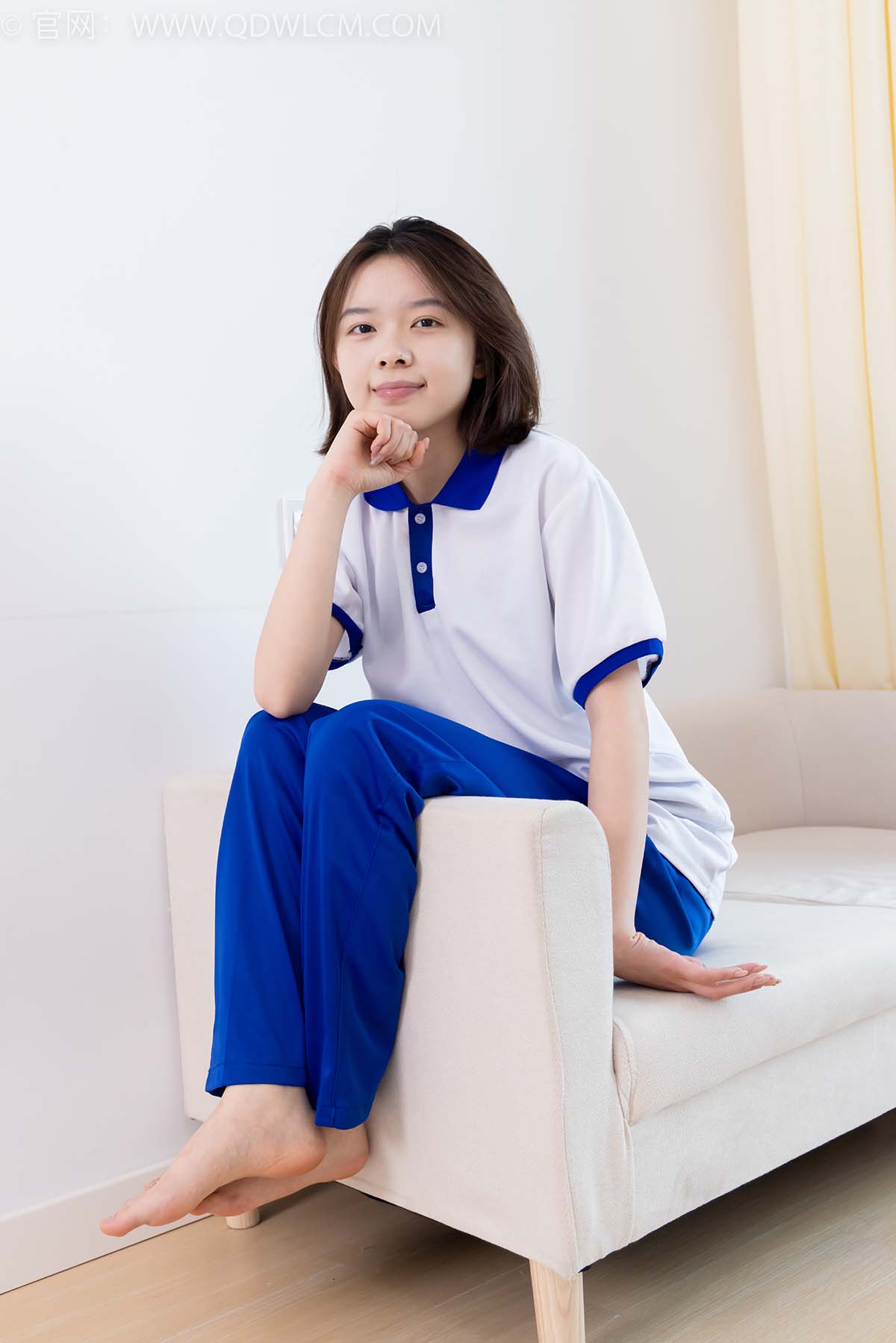 物恋传媒 NO.2364 小悦-校服、板鞋、白棉袜、裸足 预览图 - 2