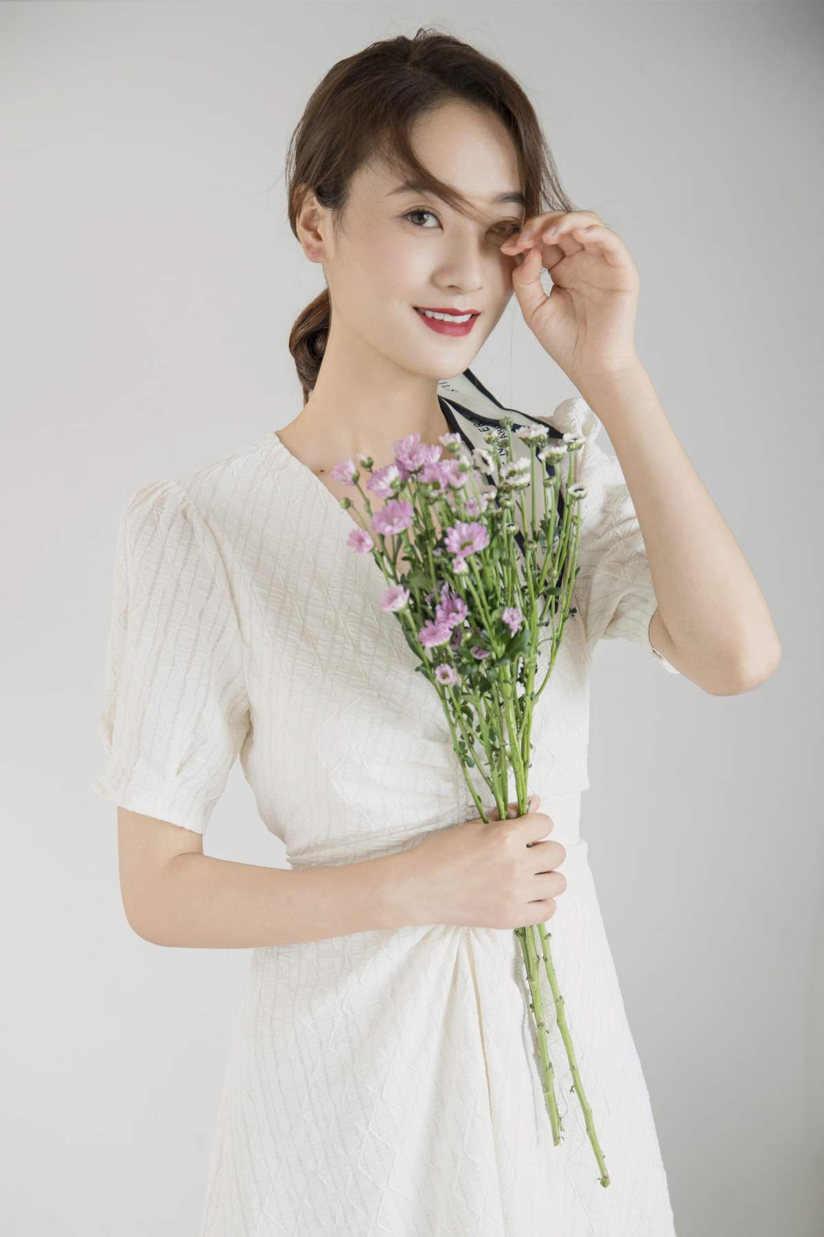 [YITUYU艺图语]2025.04.10 花都开好了 周旭旭 预览图 - 2