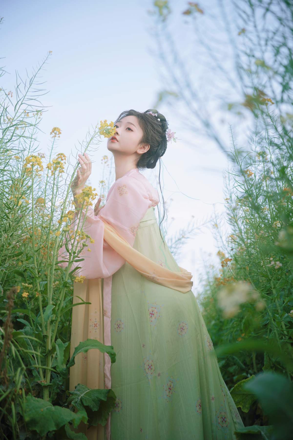 [YITUYU艺图语]2025.04.11 邂逅七彩花田里的仙女 漩涡鸣子