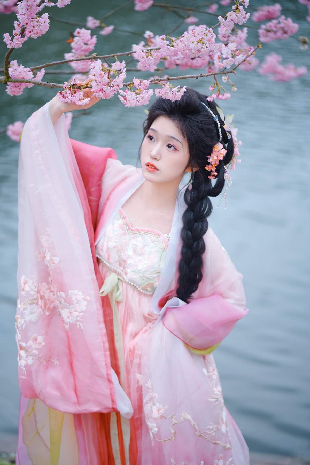 [YITUYU艺图语]2025.04.08 粉黛 梓榆喝点甜的呀 预览图 - 2