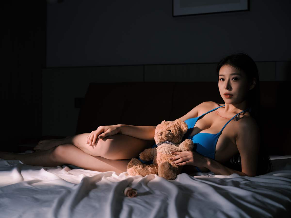 [YITUYU艺图语]2025.04.08 在床上扔东西 彤彤