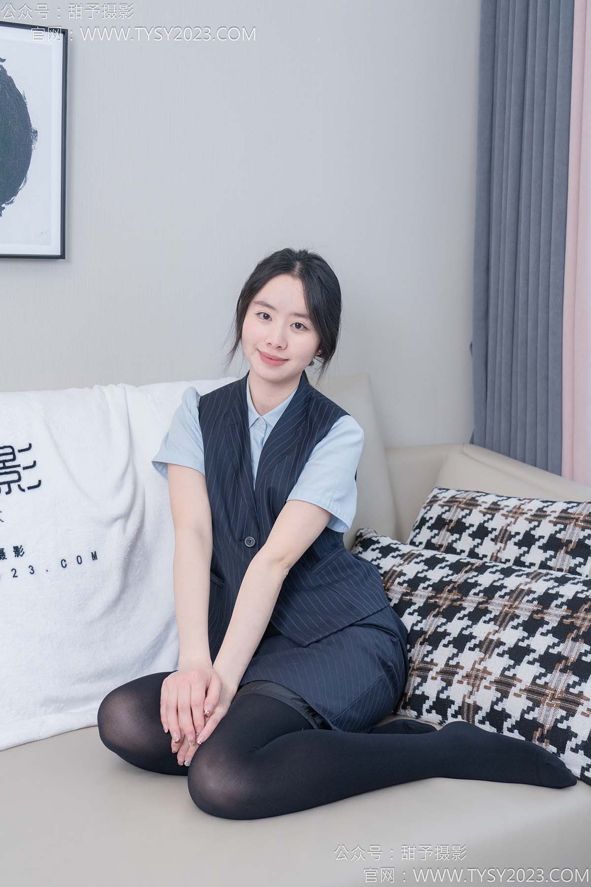 甜予摄影 NO.187 知知-高跟鞋、厚黑丝 预览图 - 2