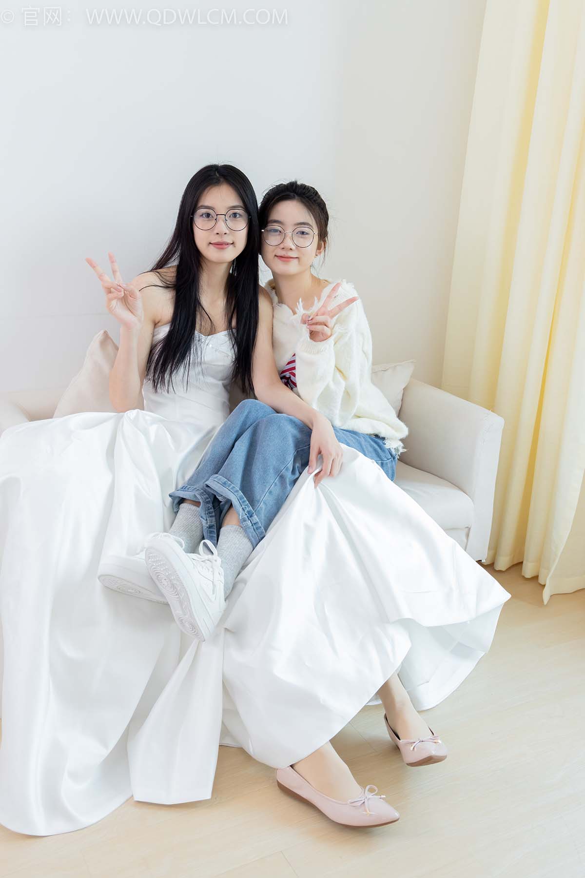 物恋传媒 NO.2370 茯苓&欢欢-平底鞋、板鞋、厚肉丝、灰色棉袜、薄肉丝