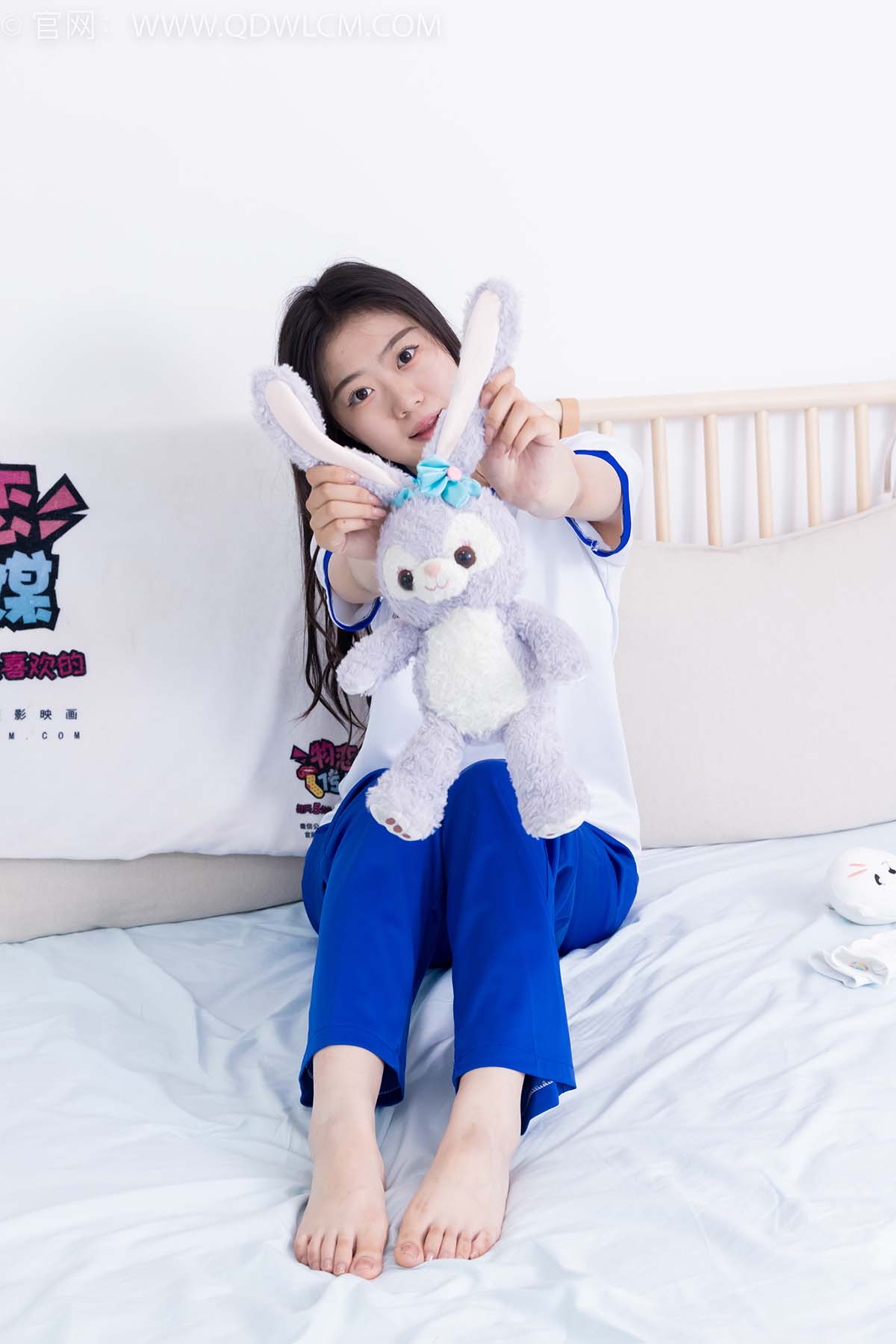 物恋传媒 NO.2368 芋头-板鞋、白棉袜、裸足 预览图 - 2