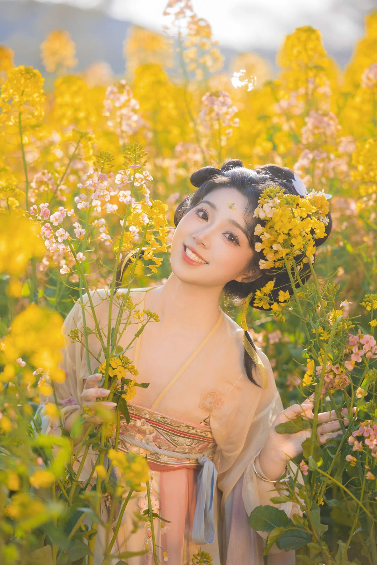 [YITUYU艺图语]2025.04.12 油菜花与少女 Yimi