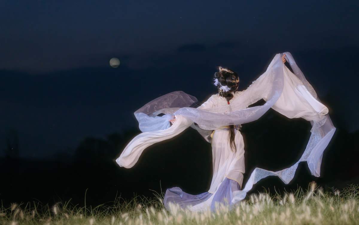 [YITUYU艺图语]2025.04.13 嫦娥奔月 赤嫣在这里