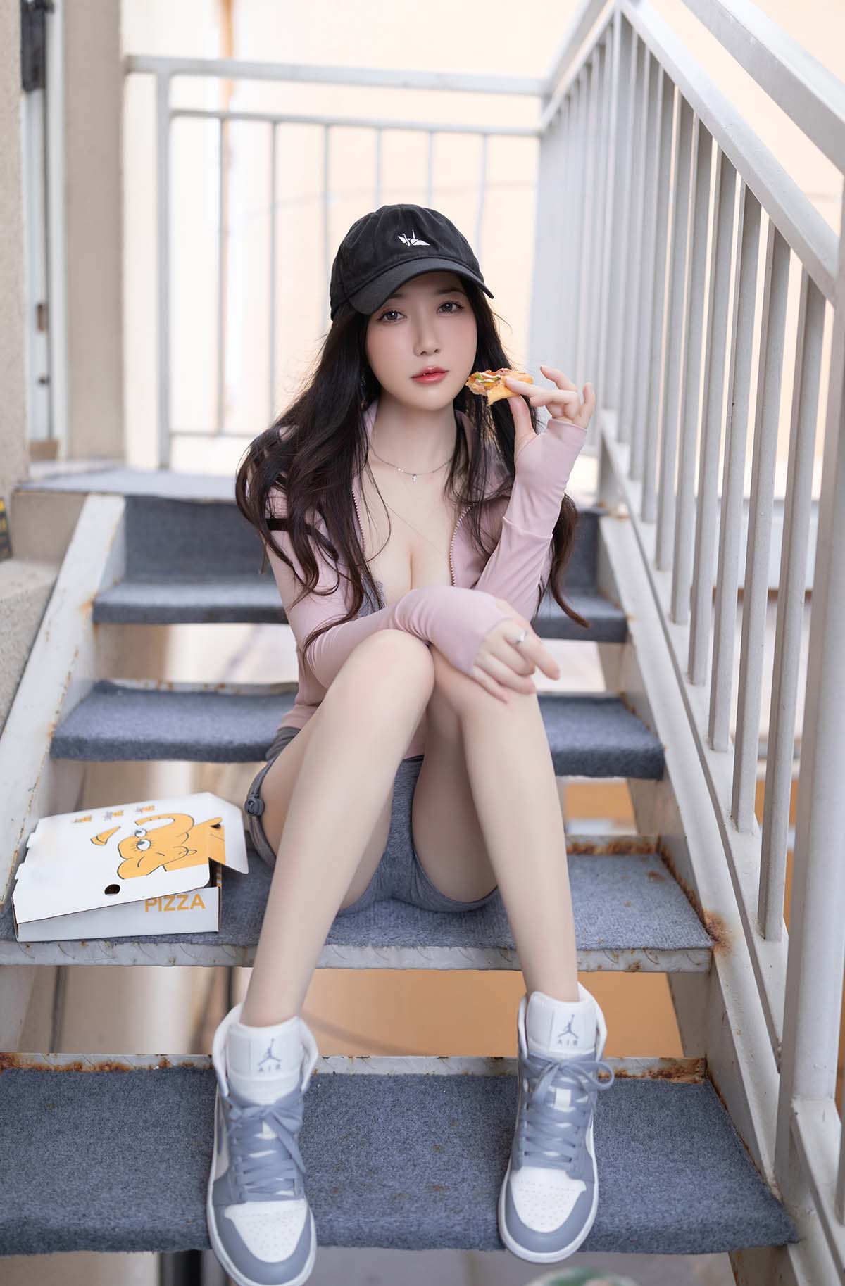 秀人名模鱼子酱Fish《披萨》写真