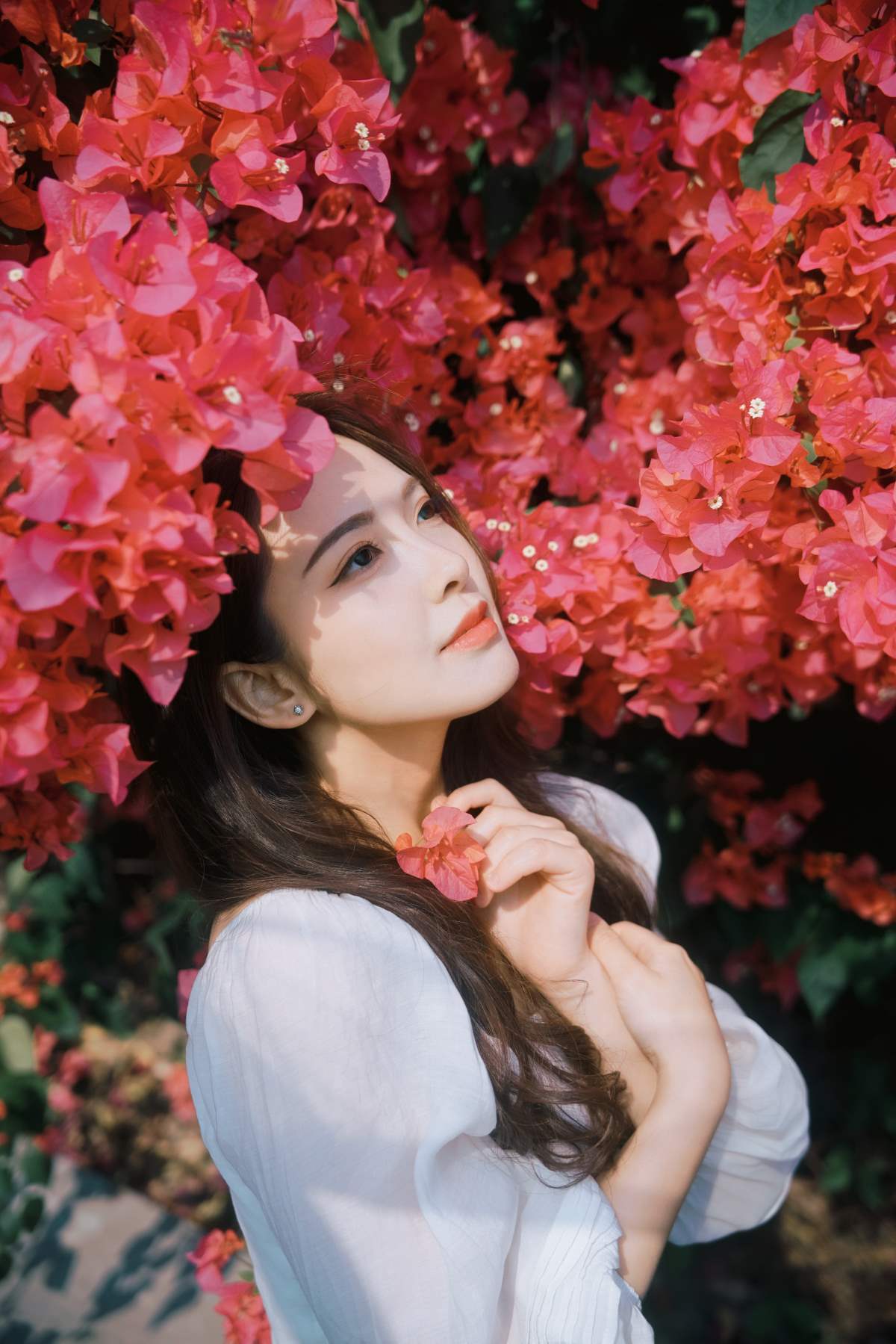 [YITUYU艺图语]2025.04.17 三角梅瀑，藏住少女温柔 颖儿YY