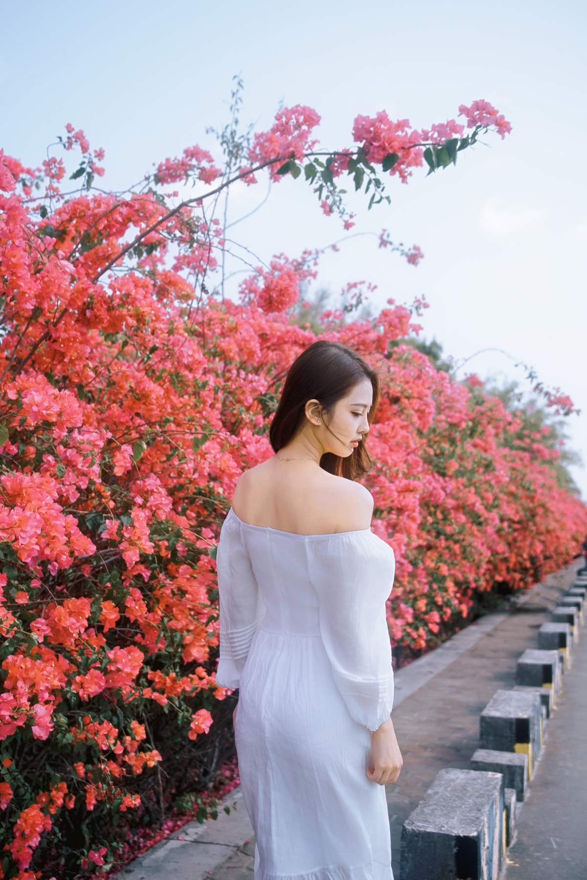 [YITUYU艺图语]2025.04.17 三角梅瀑，藏住少女温柔 颖儿YY 预览图 - 2