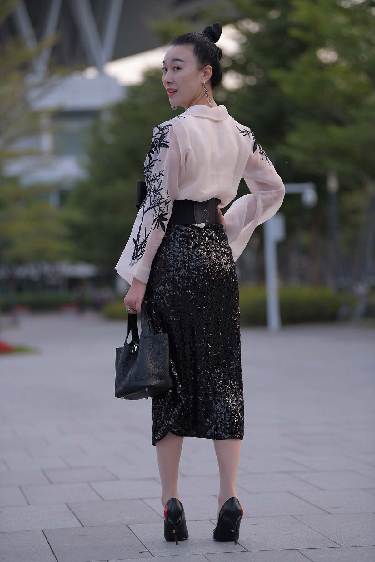 精选街拍作品 NO.4300 温婉黑白搭配