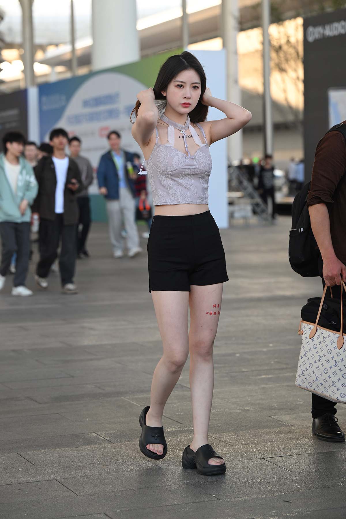 精选街拍作品 NO.4305 绝美优雅美女