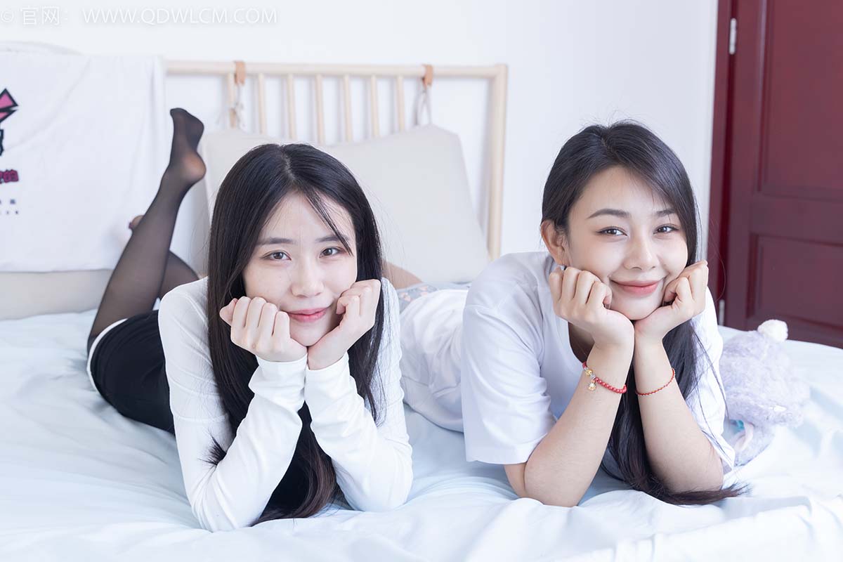 物恋传媒 NO.2378 菜菜岚岚-高跟鞋、高跟凉鞋、薄黑丝、油亮肉丝