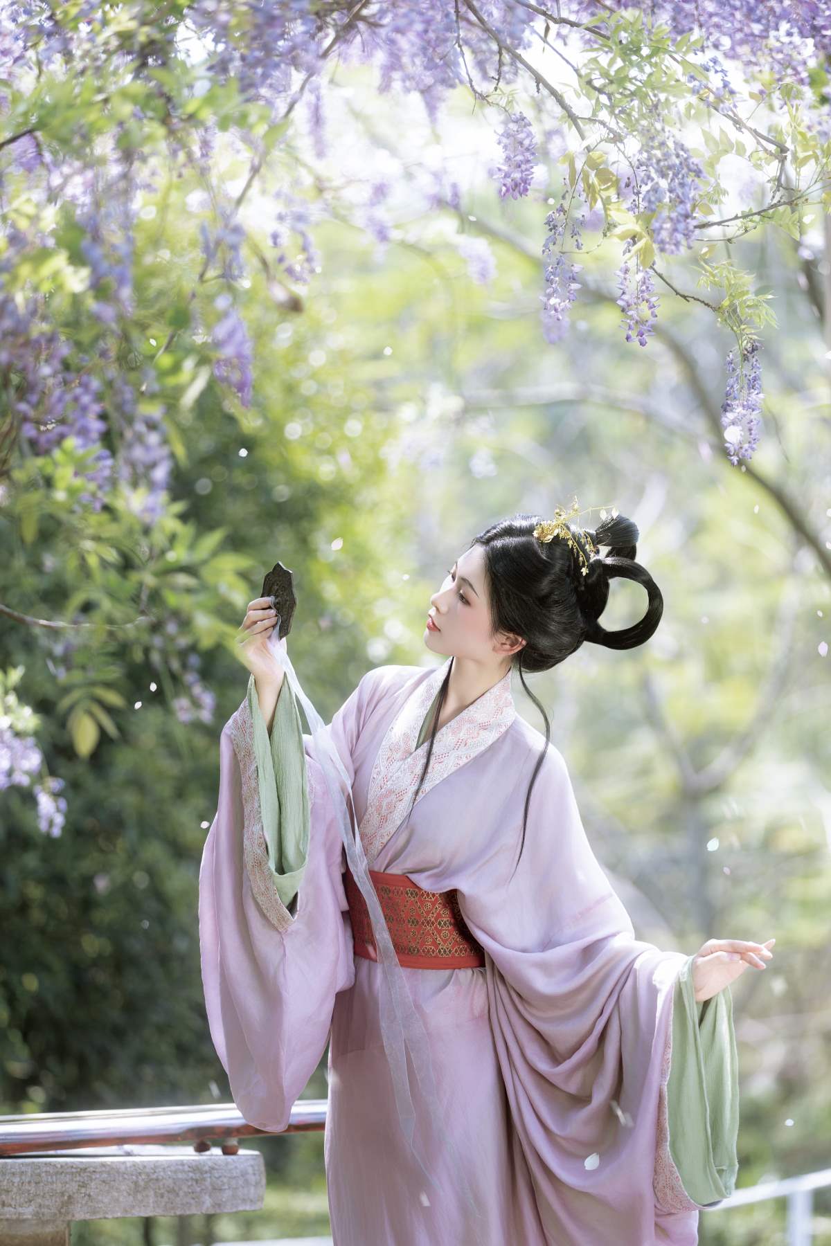 [YITUYU艺图语]2025.04.21 藤下小记 小y今天也很开心