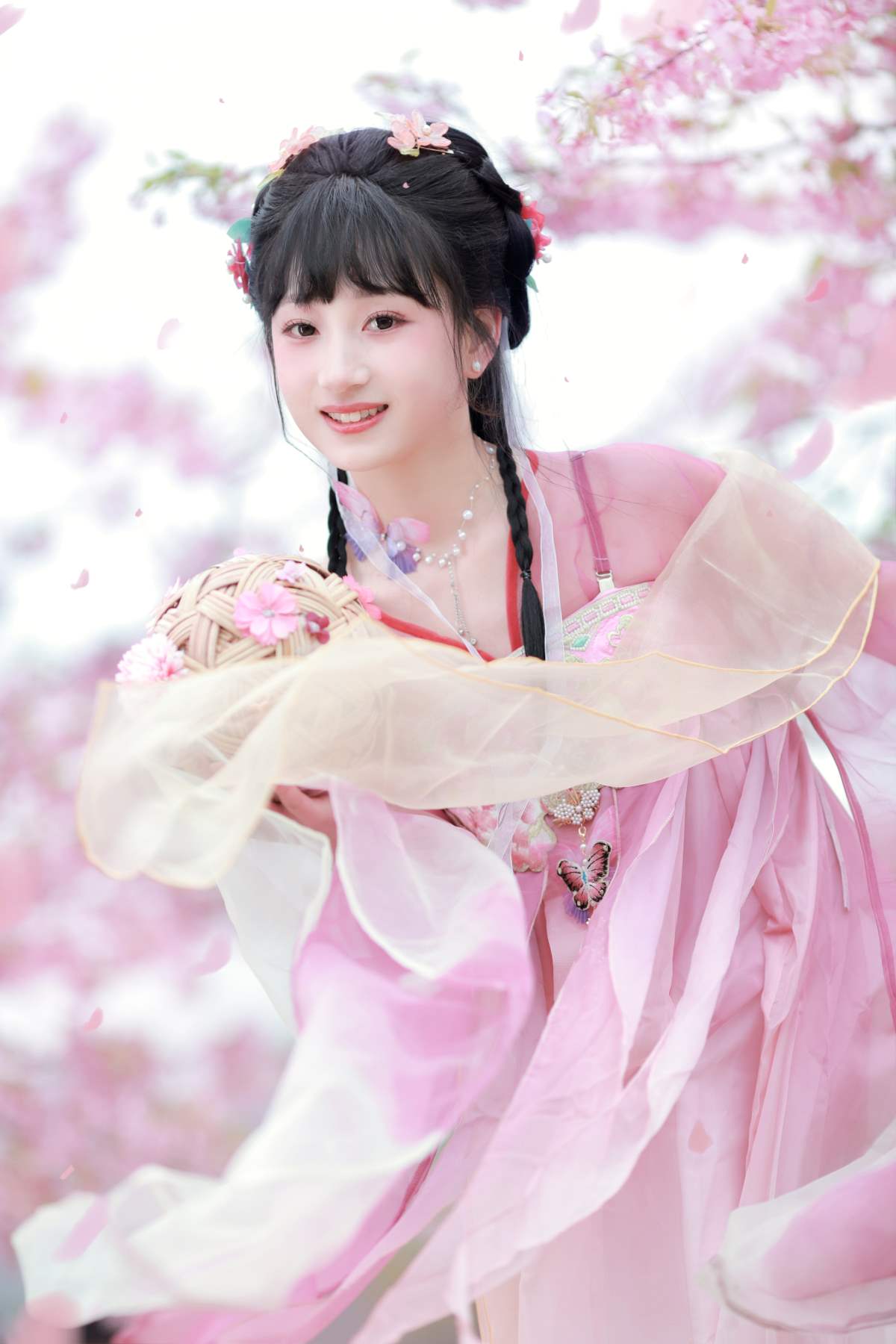 [YITUYU艺图语]2025.04.22 落樱 小王碎彬彬