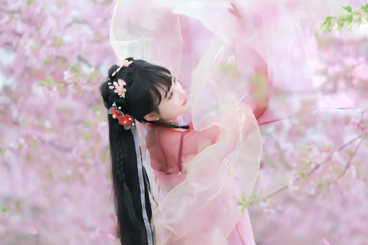 [YITUYU艺图语]2025.04.22 落樱 小王碎彬彬 预览图 - 2