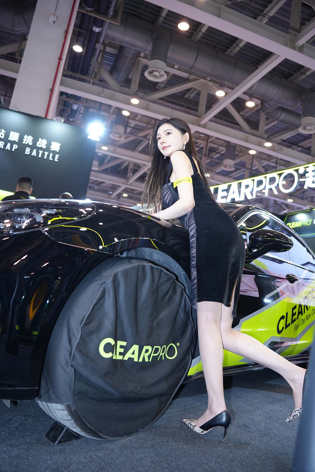 精选街拍作品 NO.4324 黑色吊带裙