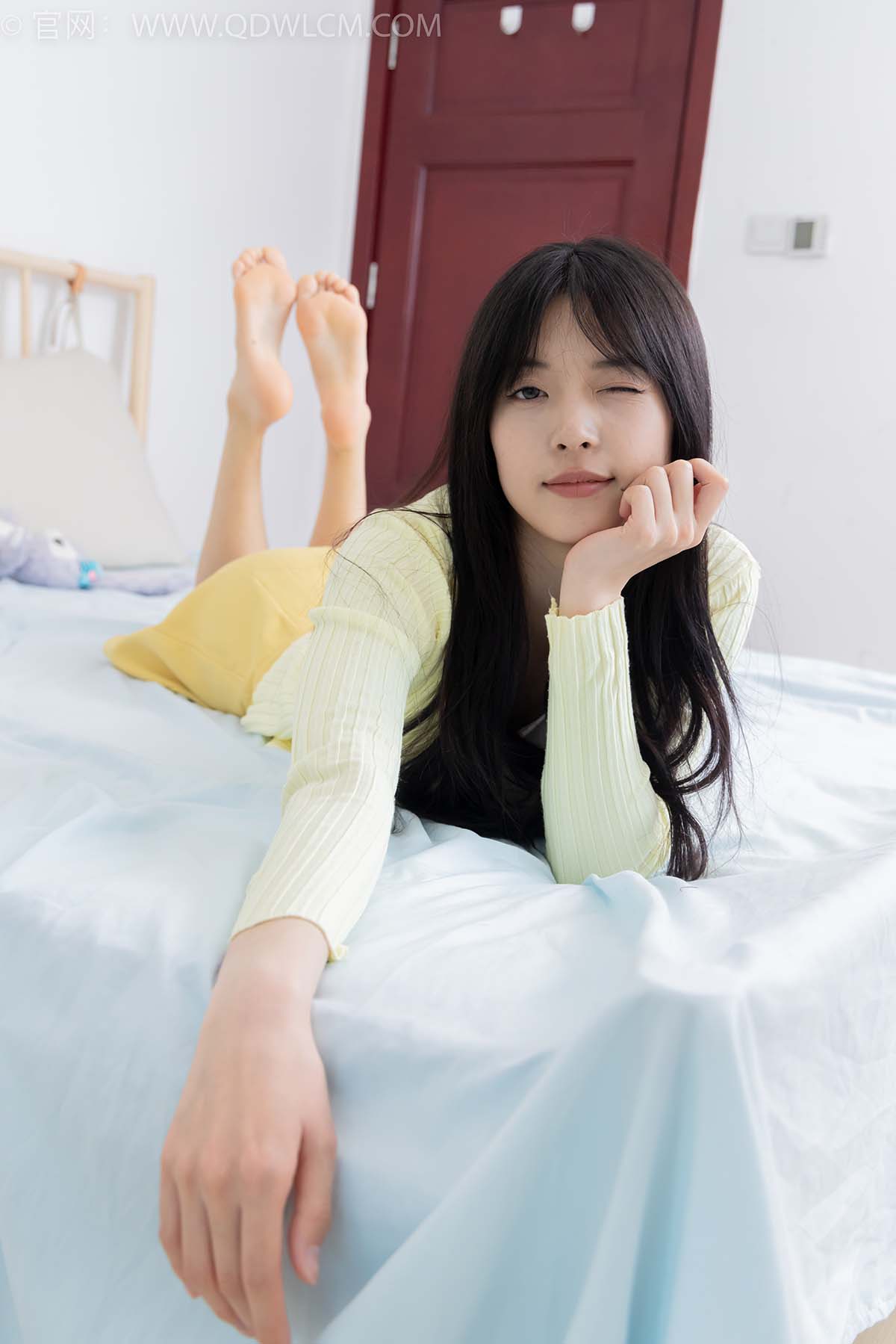 物恋传媒 NO.2381 茯苓-板鞋、短肉丝、裸足