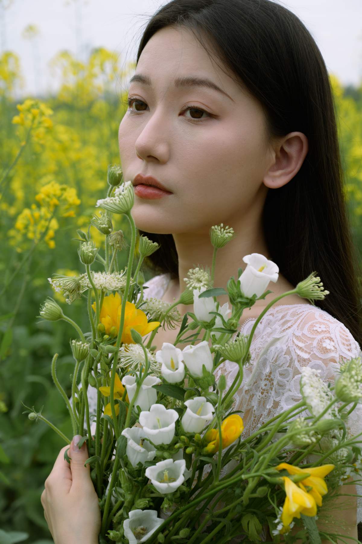 [YITUYU艺图语]2025.04.27 阴天与油菜花 小月