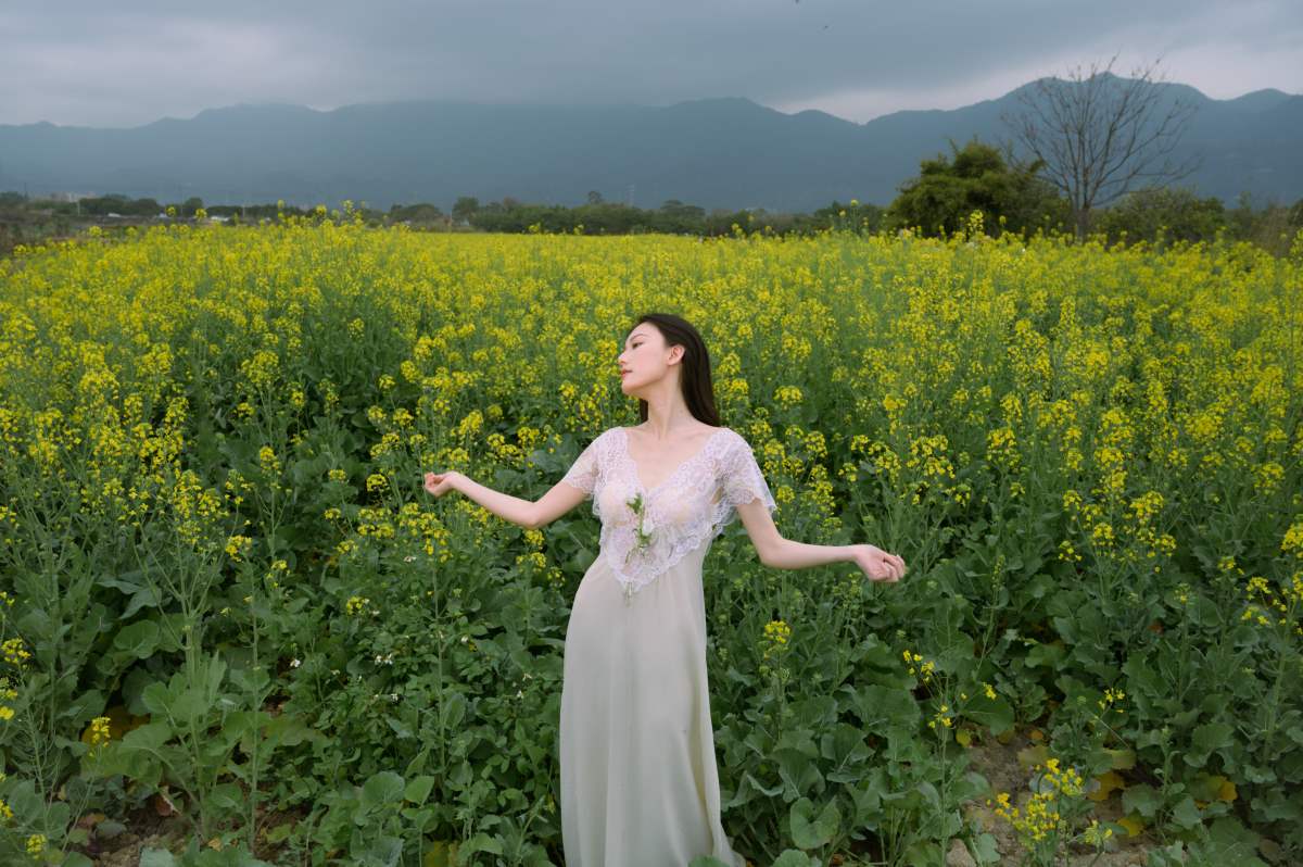 [YITUYU艺图语]2025.04.27 阴天与油菜花 小月 预览图 - 2