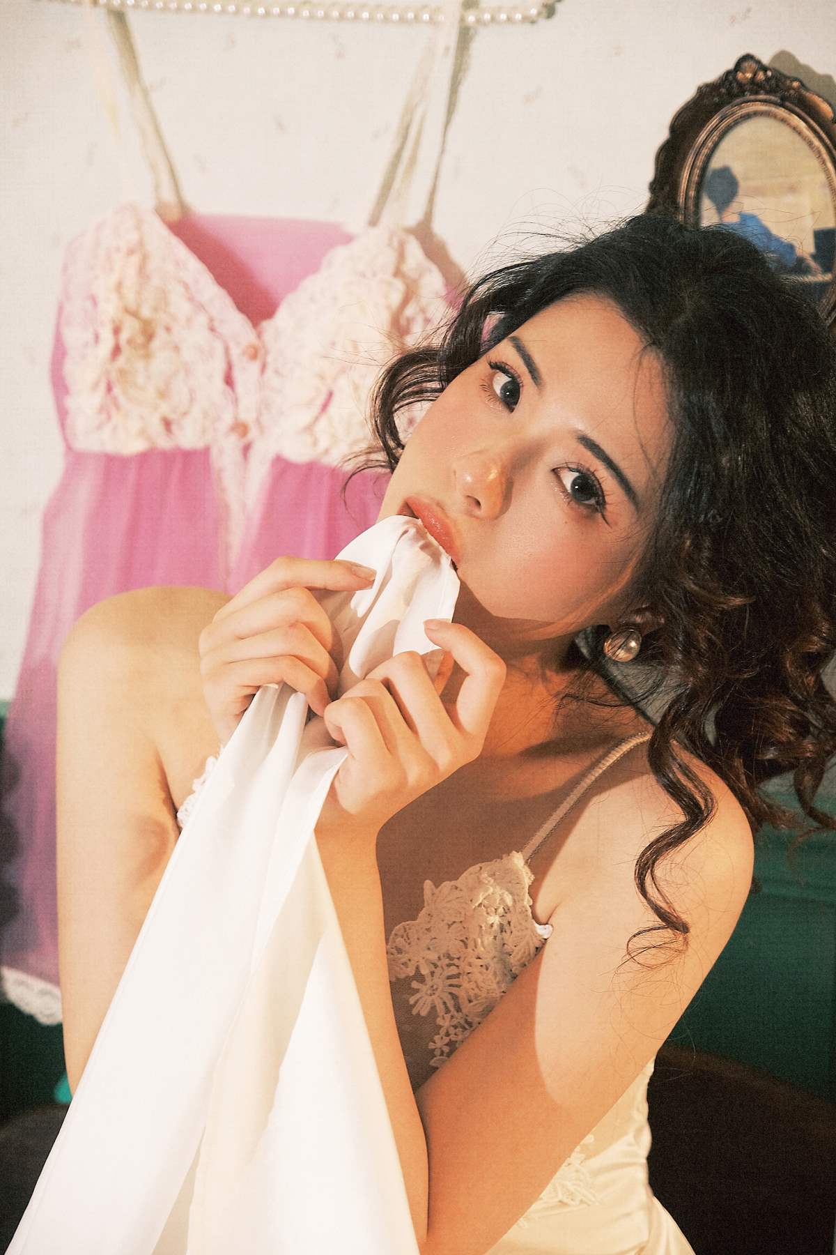 [YITUYU艺图语]2025.04.25 爱上旧时的你 一只仟仟 预览图 - 2