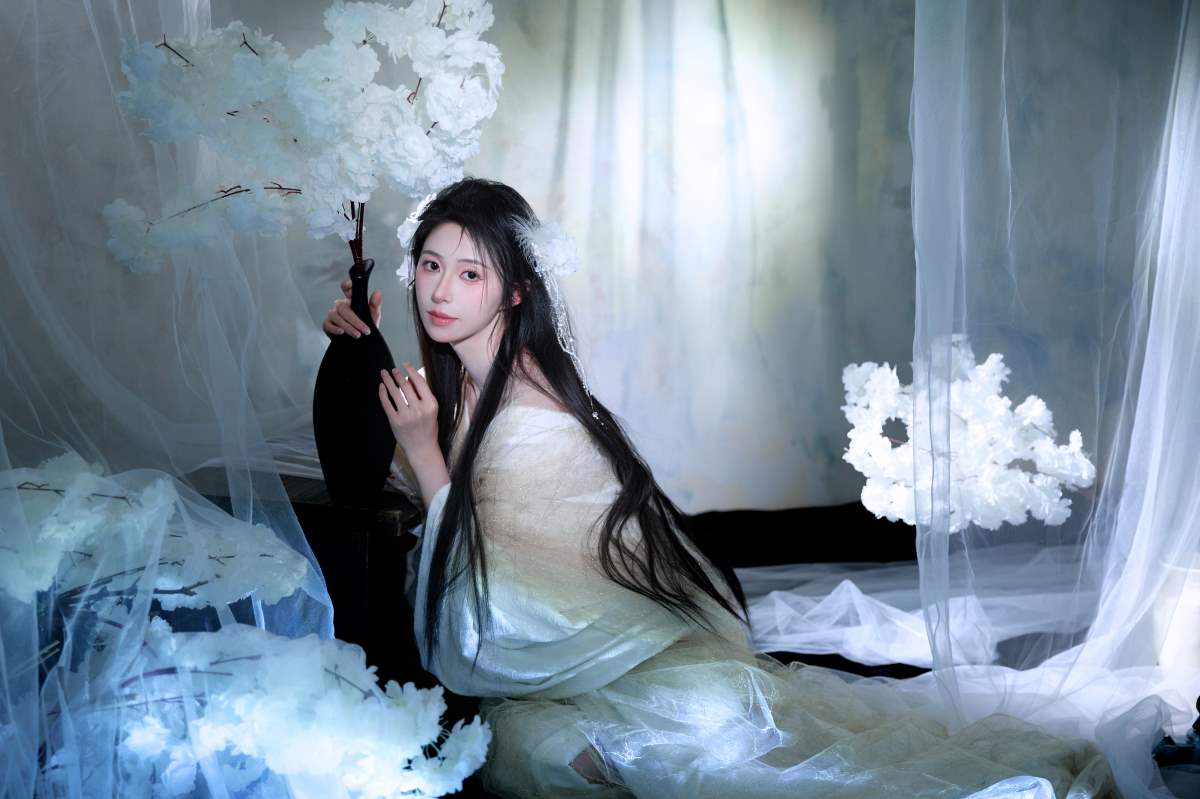 [YITUYU艺图语]2025.04.25 梨花白 粉面姑娘