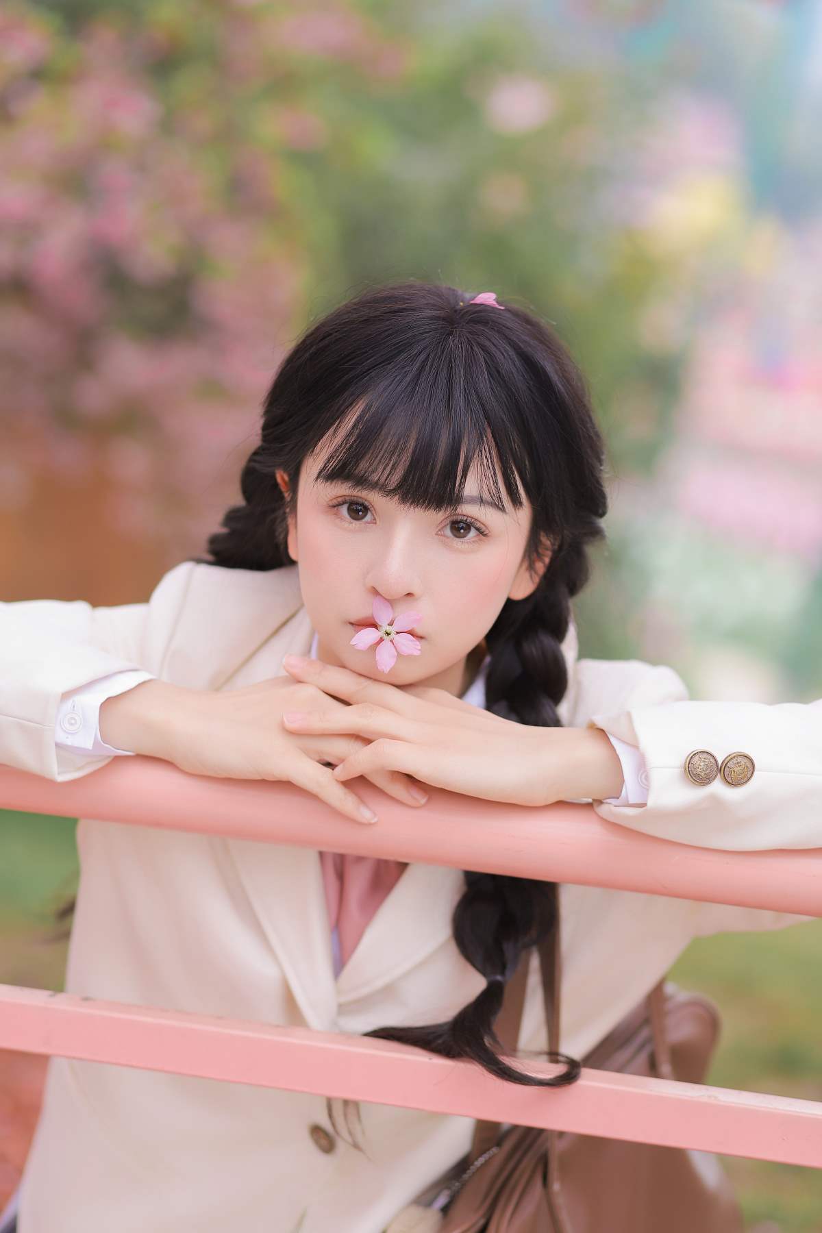 [YITUYU艺图语]2025.04.25 樱花树下 捉到一只苏苏