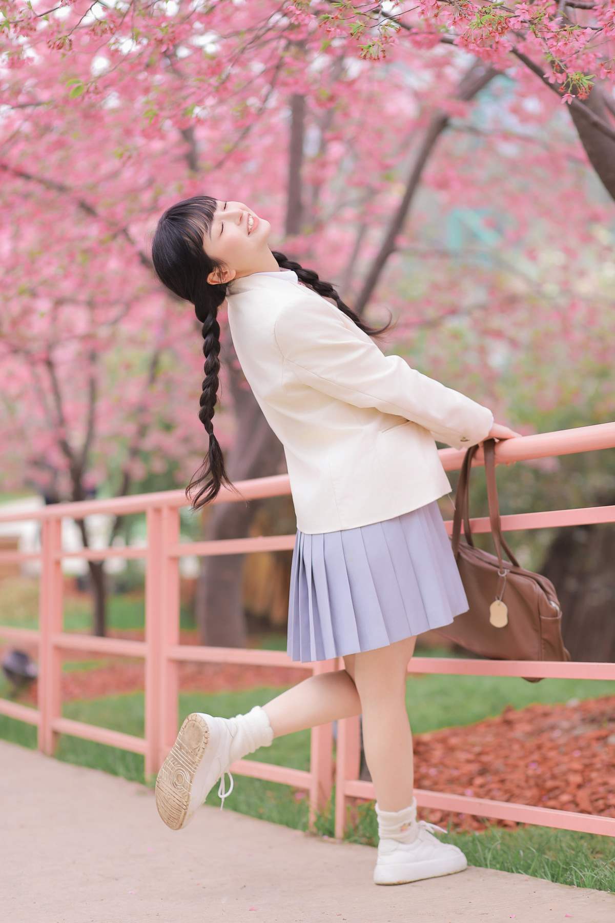 [YITUYU艺图语]2025.04.25 樱花树下 捉到一只苏苏 预览图 - 2