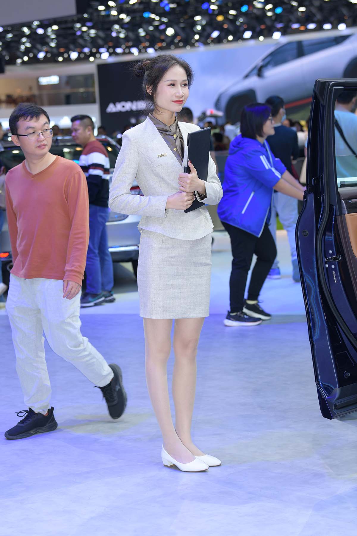 精选街拍作品 NO.4361 温婉OL迷人丝袜