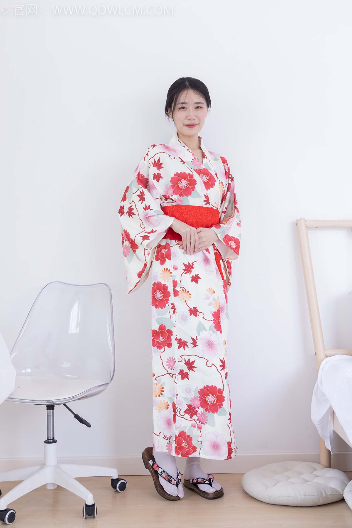 物恋传媒 NO.2385 菜菜-木屐、短白丝、裸足、和服浴衣、裸足