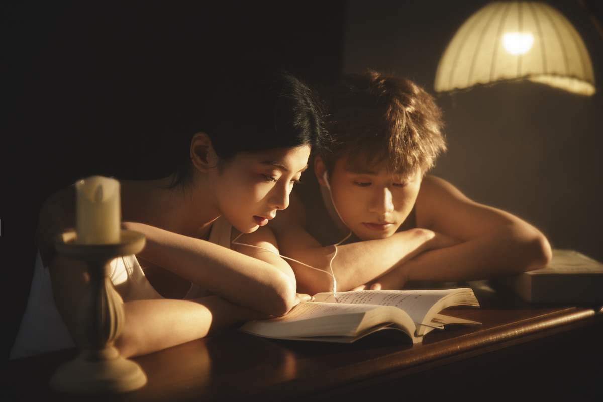 [YITUYU艺图语]2025.05.01 光记录了我们的故事 晴天+卡卡 预览图 - 2