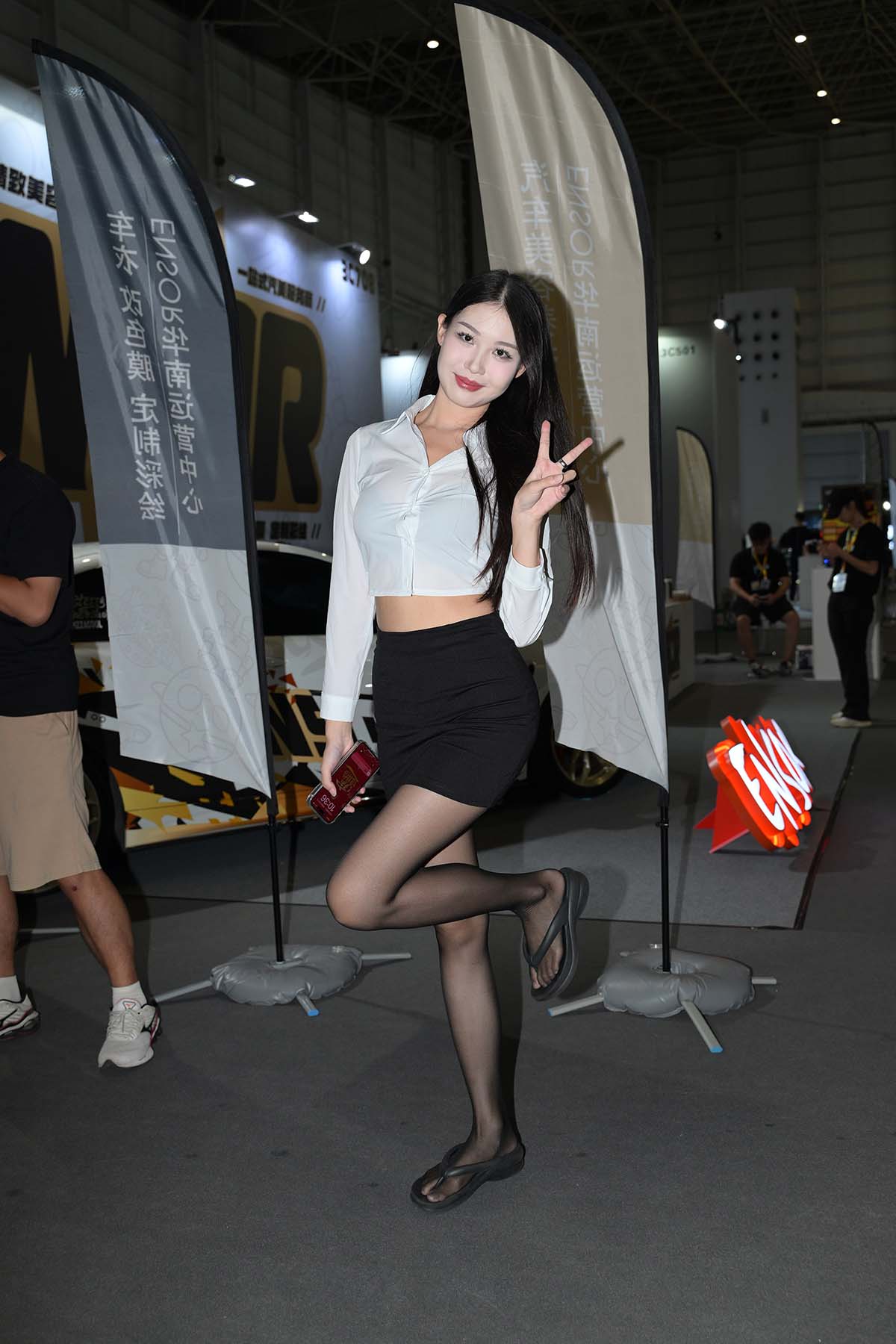 精选街拍作品 NO.4372 黑白搭配OL