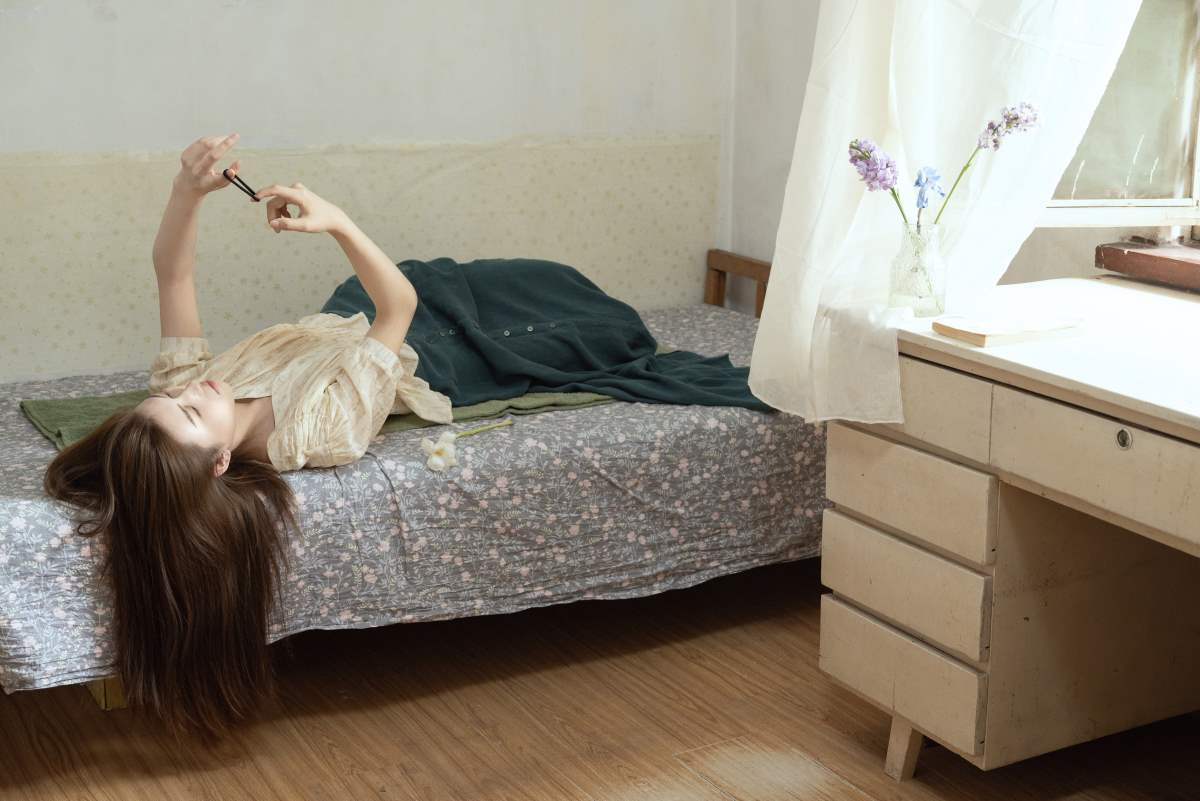 [YITUYU艺图语]2025.05.02 青春像褪色的旧照片，暗淡无光 小雨 预览图 - 2