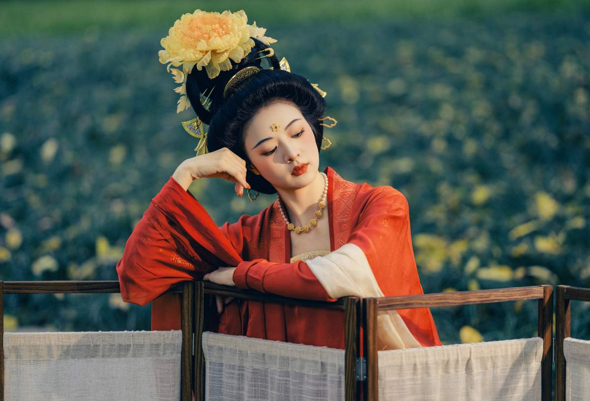 [YITUYU艺图语]2025.05.03 面若桃李 泱泱 预览图 - 2