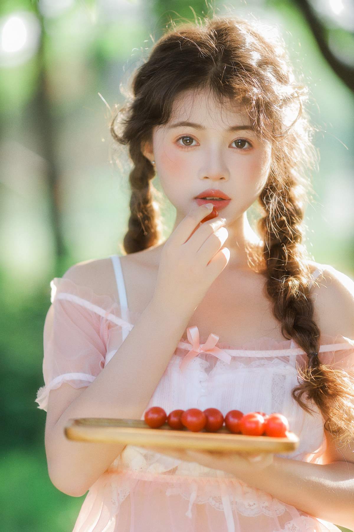 [YITUYU艺图语]2025.05.10 红果絮语 土土小糖 预览图 - 2