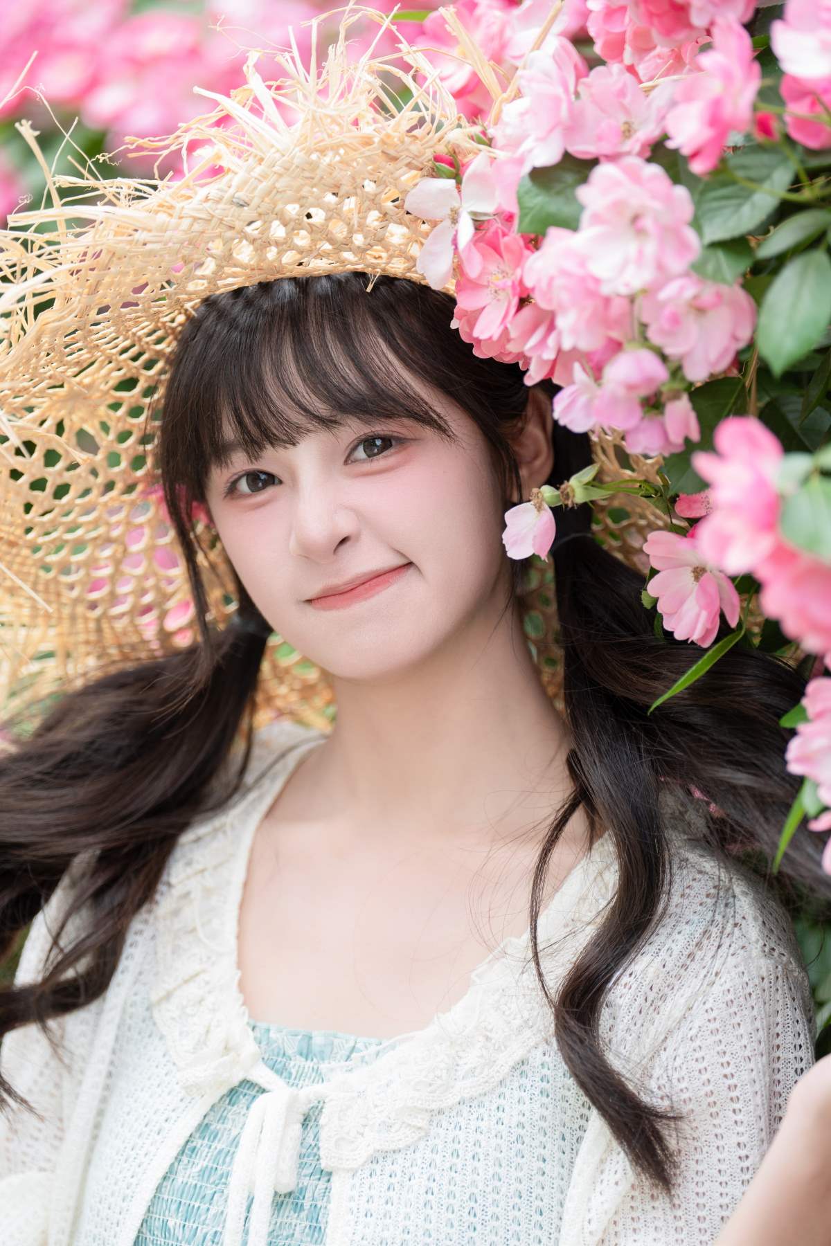 [YITUYU艺图语]2025.05.10 五月的蔷薇 夏芋小年 预览图 - 2