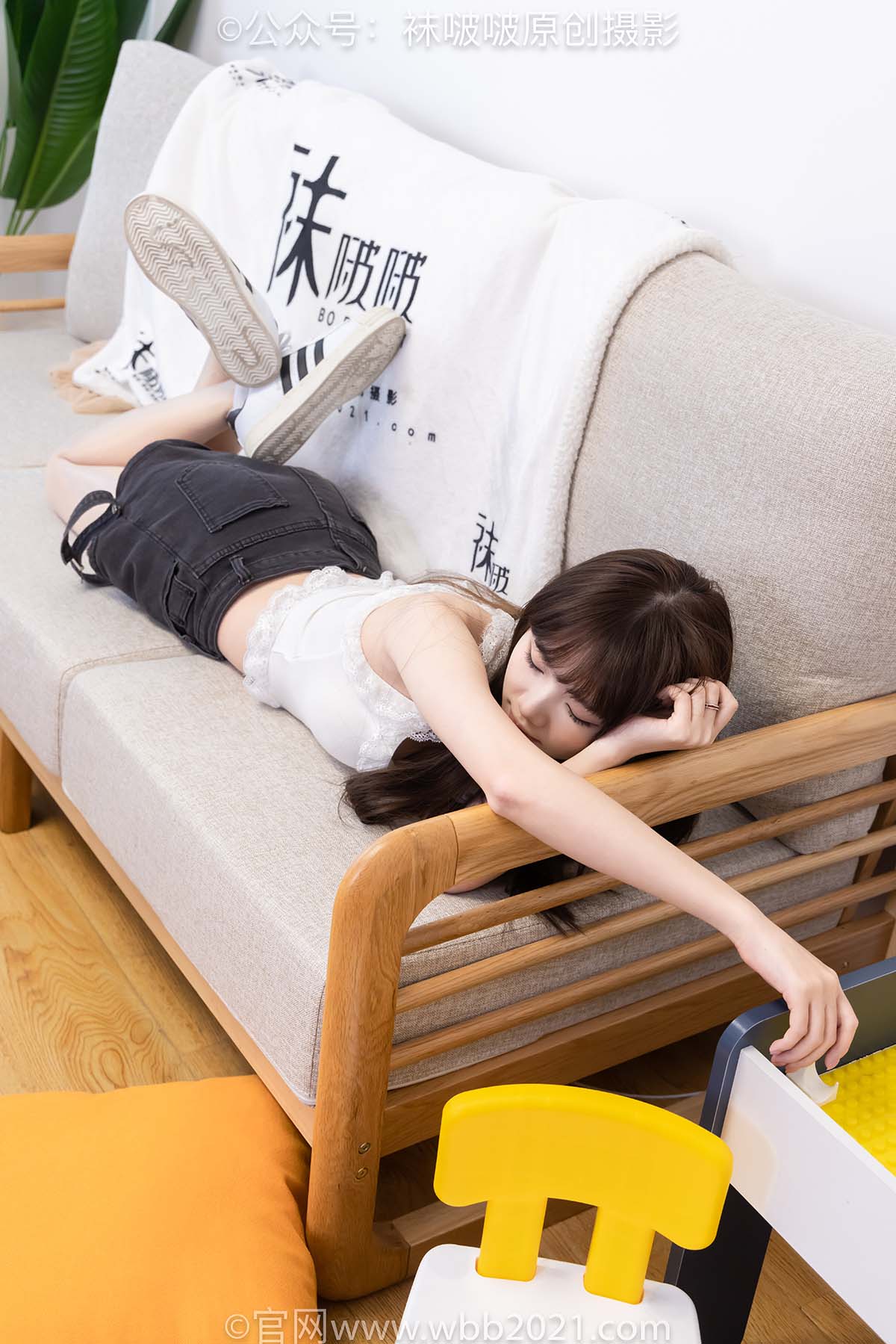 [BoBoSocks袜啵啵]NO.570 甜甜圈-板鞋、白棉袜、油亮肉丝