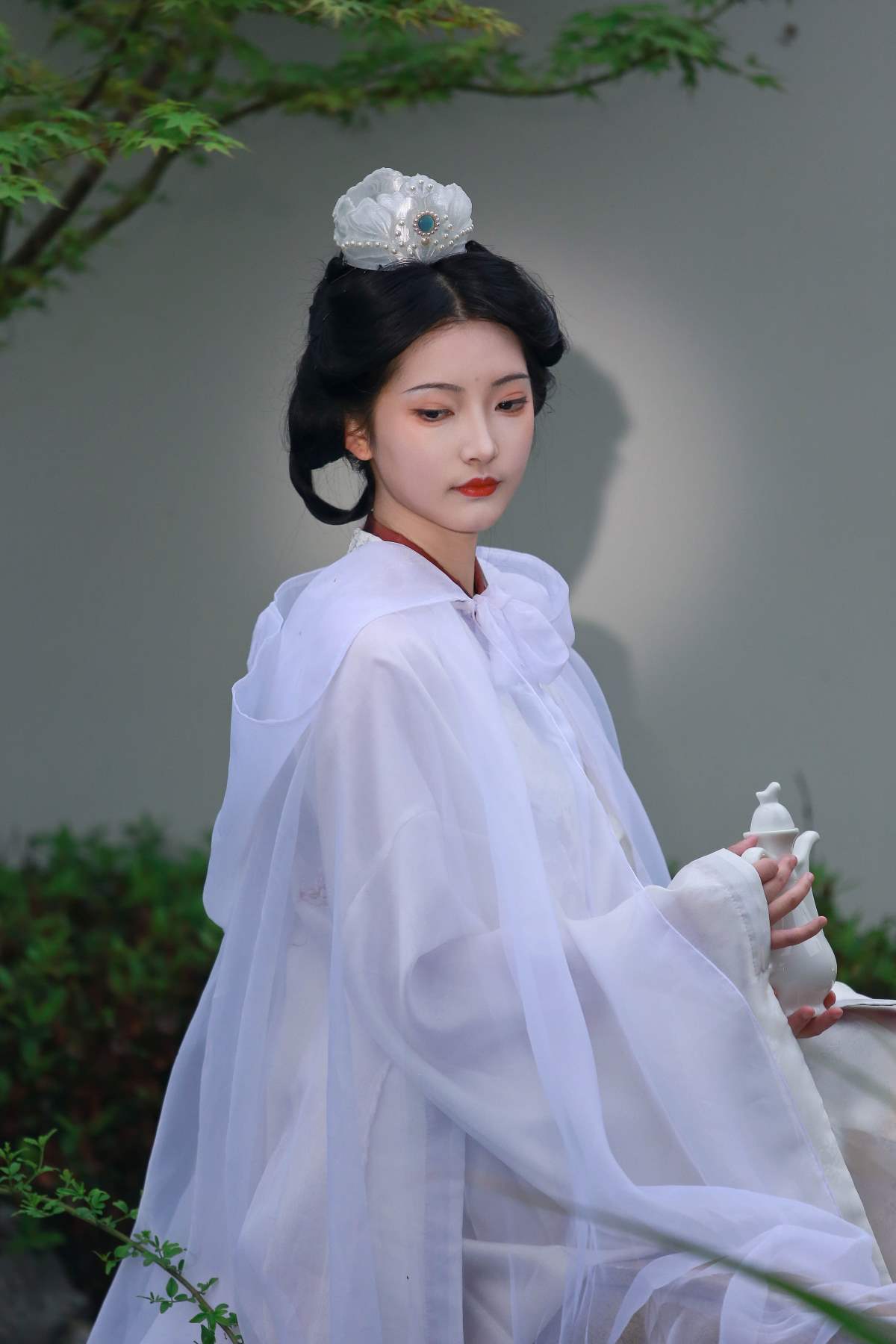 [YITUYU艺图语]2025.05.16 木绣球下的神女 南瓜粥