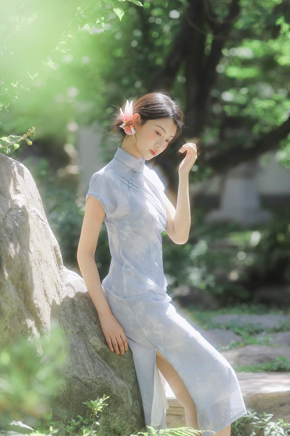 [YITUYU艺图语]2025.05.16 她是一朵清丽的百合花 铜萱柒