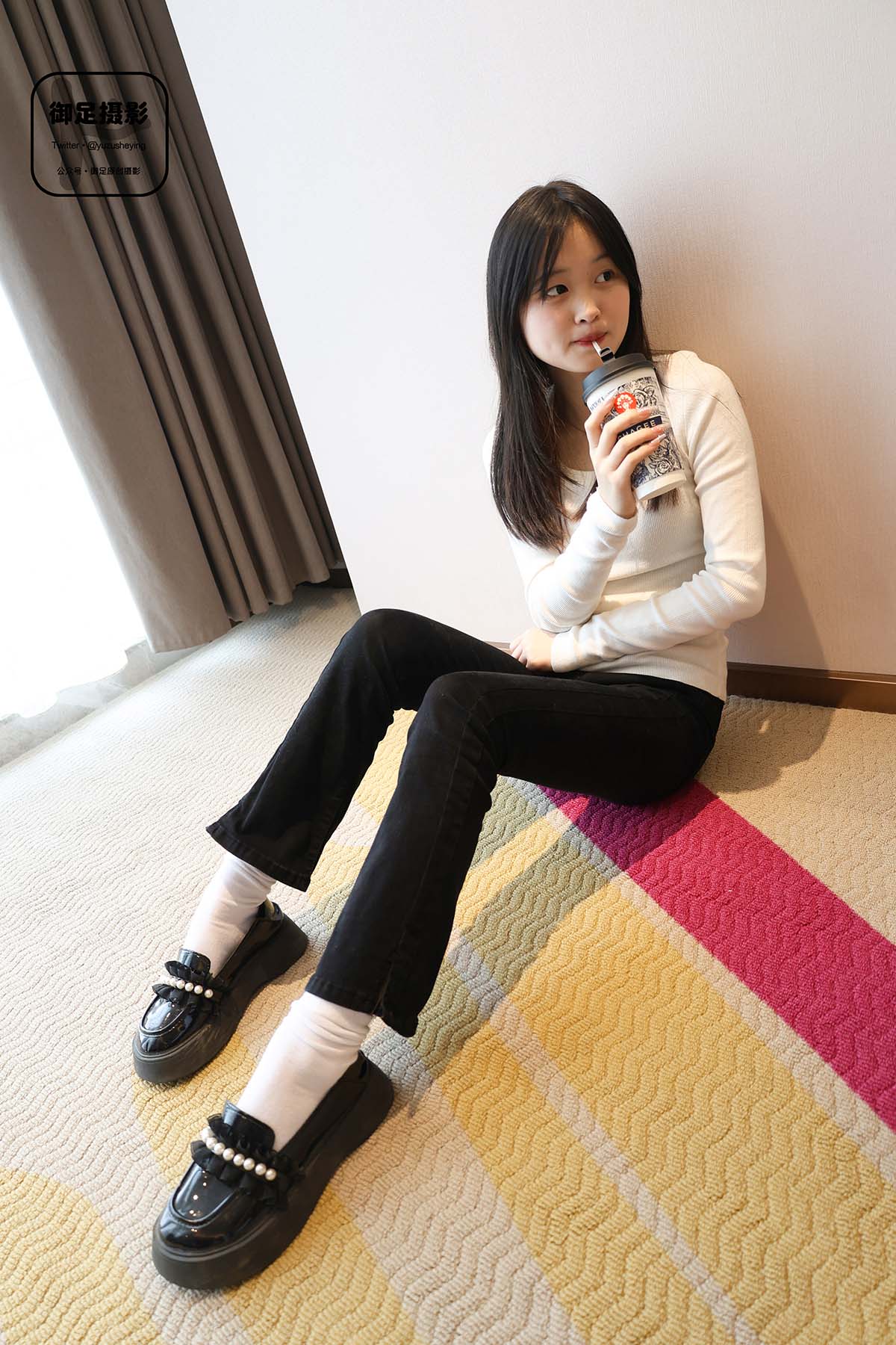 御足摄影 NO.042 – 小皮鞋白袜