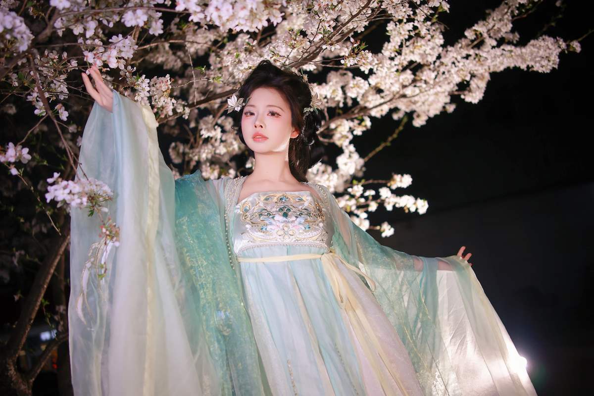 [YITUYU艺图语]2025.05.19 樱花与少女 肥肥