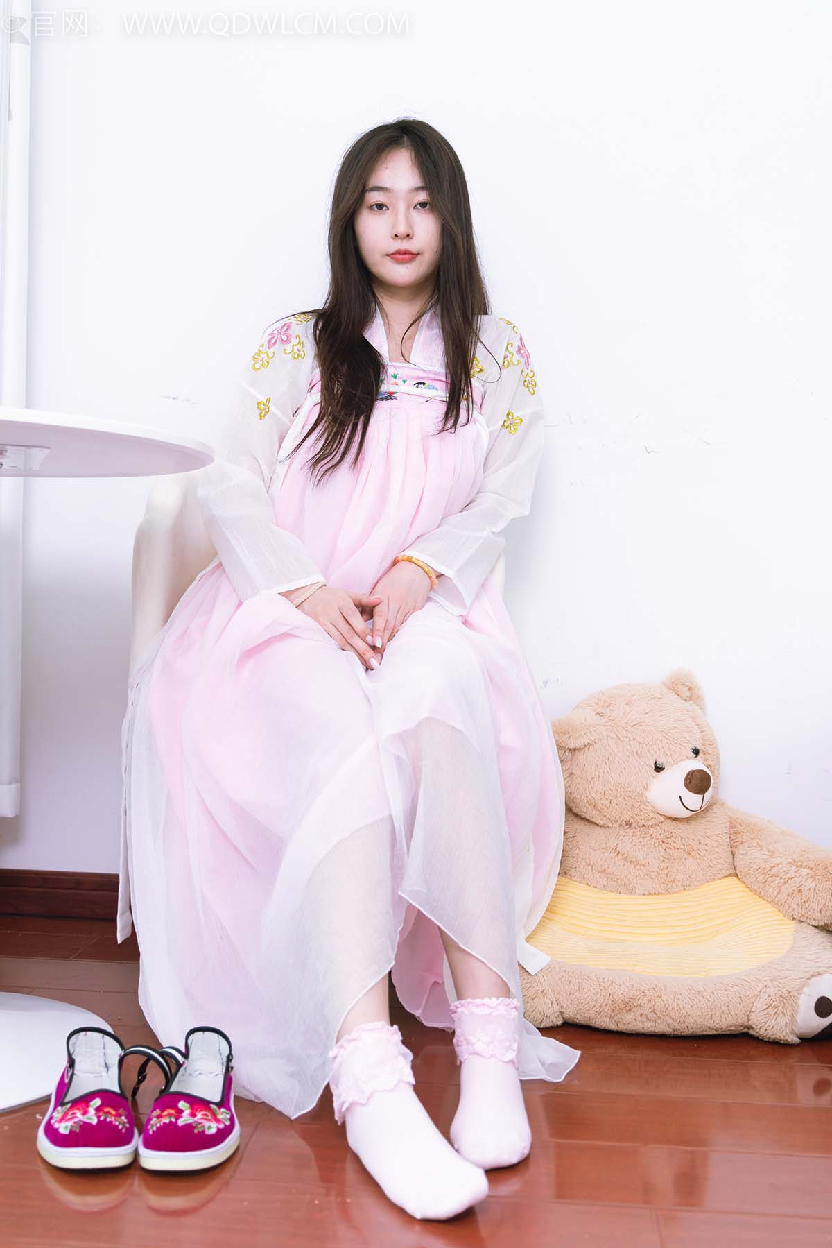 物恋传媒 NO.2397 美兔-汉服、布鞋、粉色棉袜