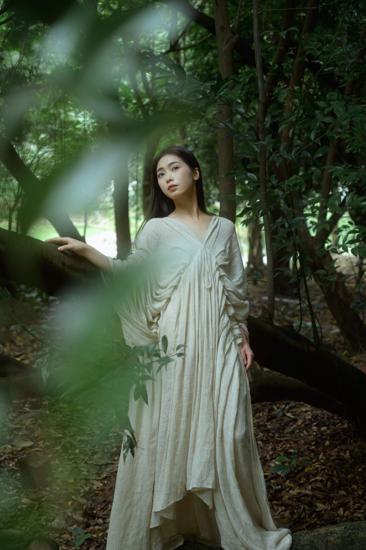 [YITUYU艺图语]2025.05.22 在林中 半个月亮 预览图 - 2