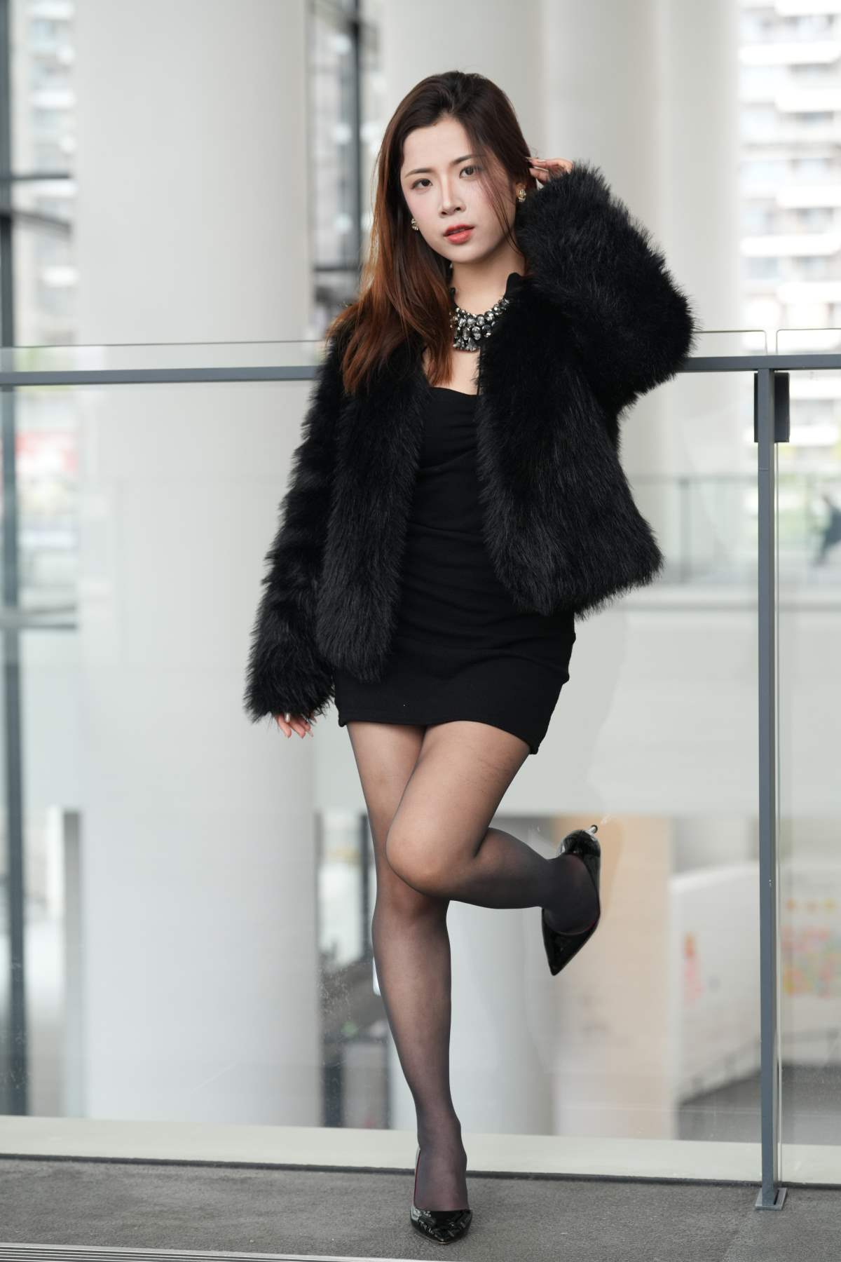 精选街拍作品 NO.4467 黑色抹胸裙