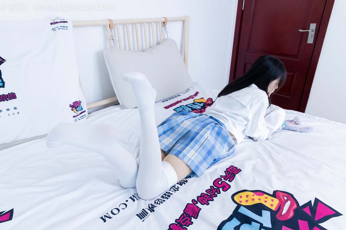 物恋传媒 NO.2398 嘉木-帆布鞋、马丁靴、过膝白袜