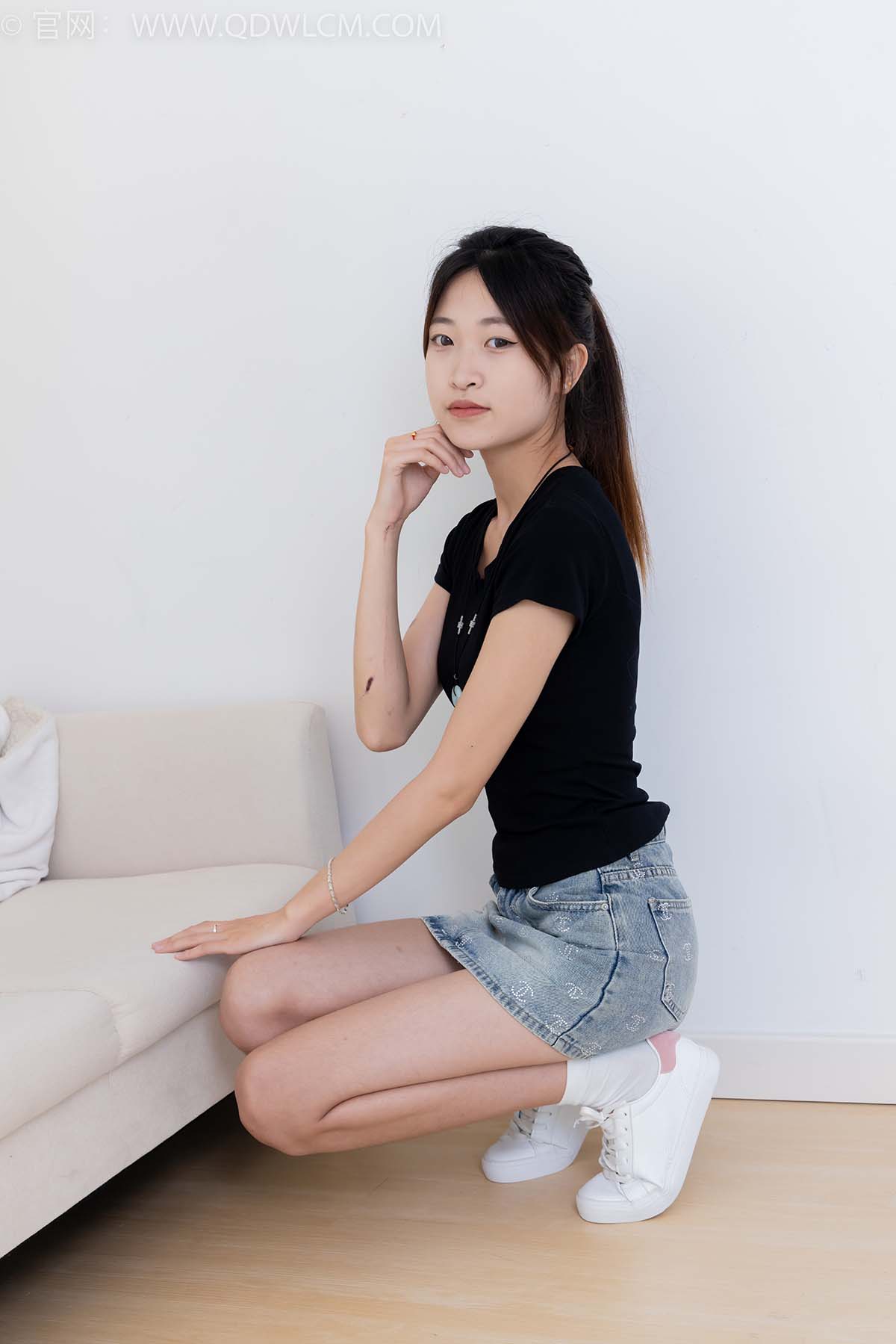 物恋传媒 NO.2399 小夏-板鞋、白棉袜、裸足