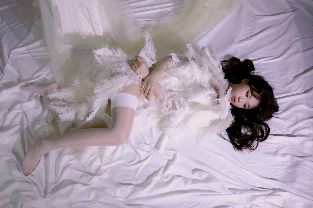 [YITUYU艺图语]2025.05.24 羽毛 懒懒 预览图 - 2