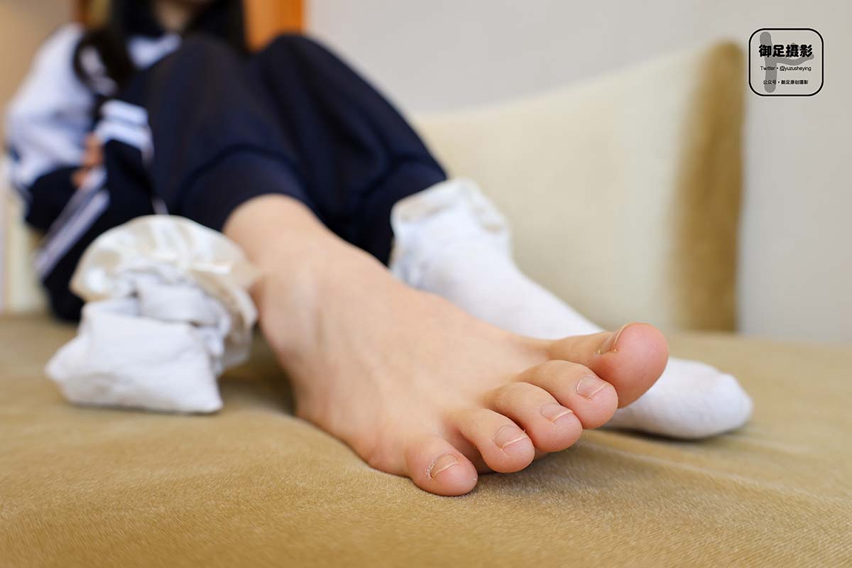 御足摄影 NO.044 – 校服踩踩踩 预览图 - 2